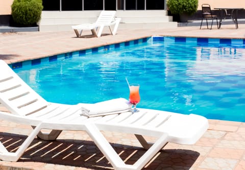 Outdoor pool, pool umbrellas, sun loungers