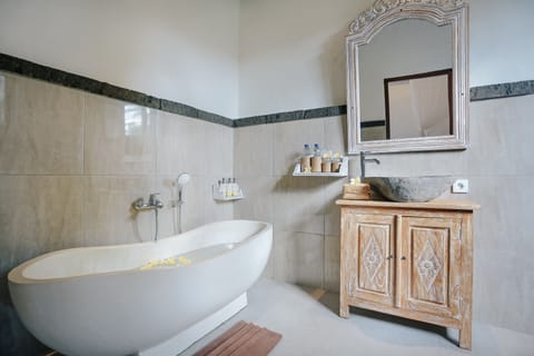 Superior Room | Bathroom