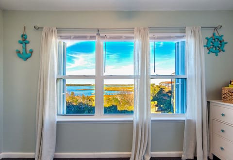 7 Bermuda Landing (Seven Seas [Int. Ext.]) - watermarked-01