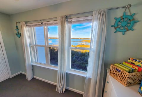 7 Bermuda Landing (Seven Seas [Int. Ext.]) - watermarked-02