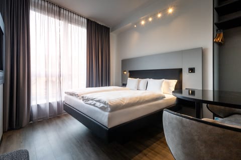 Standard Apartment | 1 bedroom, in-room safe, desk, soundproofing