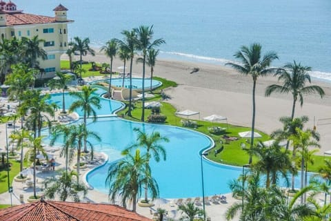 Pool & Beach