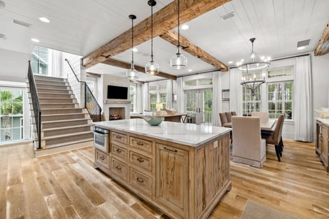 House, 5 Bedrooms | Private kitchen | Fridge, oven, coffee/tea maker, toaster