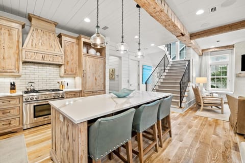 House, 5 Bedrooms | Private kitchen | Fridge, oven, coffee/tea maker, toaster