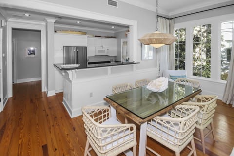 Condo, 2 Bedrooms | Dining