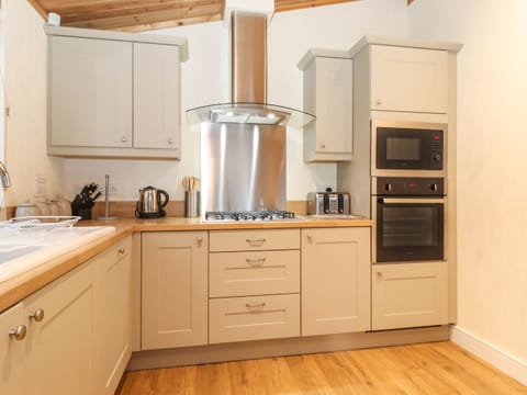 Fridge, dishwasher, electric kettle, toaster