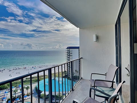 Welcome to Edgewater Tower I #1208