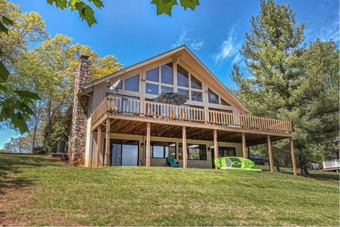 Front facing the lake