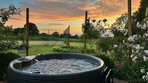 Hot Tub, Kington Grange, Bolthole Retreats
