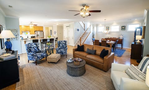 Spacious open floor plan with plenty of room for large groups. 