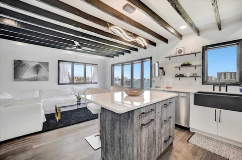 Design Studio Suite, 1 Queen Bed, Bay View | Living area | 45-inch Smart TV with digital channels