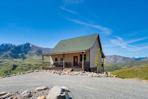 Pateros Vacation Rental | 3BR | 2BA | 2,580 Sq Ft | Stairs Required for Access