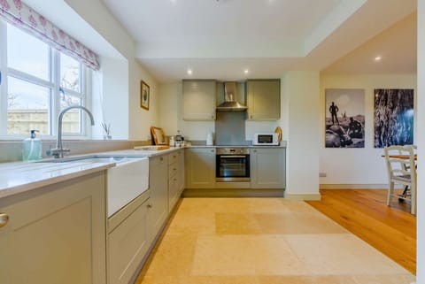 1 Manor Farm Cottage Kitchen - StayCotswold