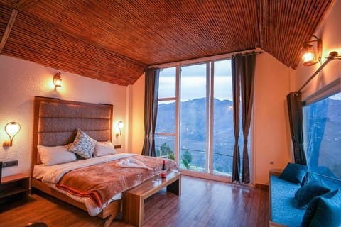 Luxury Room | Premium bedding, rollaway beds, free WiFi, bed sheets