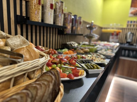 Free daily continental breakfast