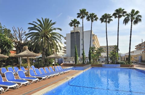 Indoor pool, 2 outdoor pools