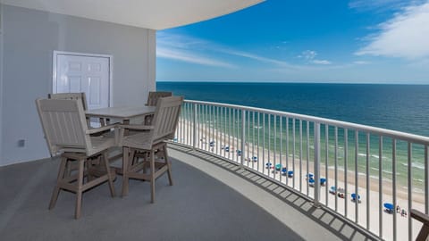 Condo, 2 Bedrooms | Property grounds