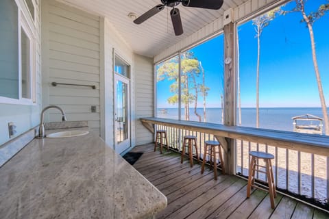 House, 4 Bedrooms | Terrace/patio