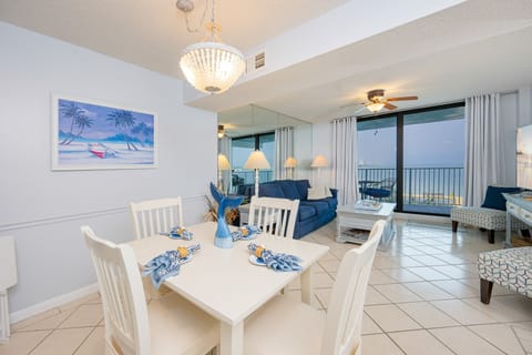 Condo, 2 Bedrooms | Living area