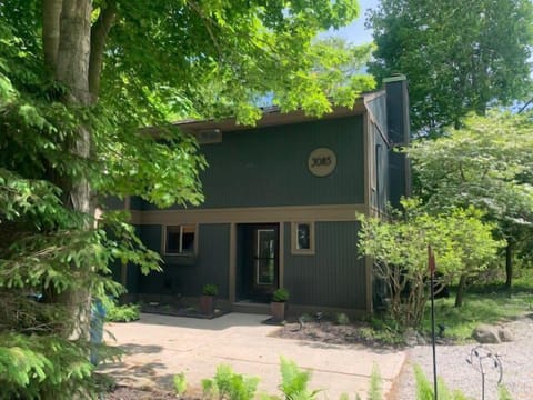 Quiet and inviting cottage near Lake Michigan