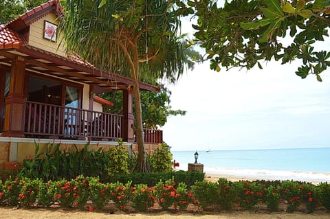 Bungalow, Beachfront | Desk, rollaway beds, free WiFi