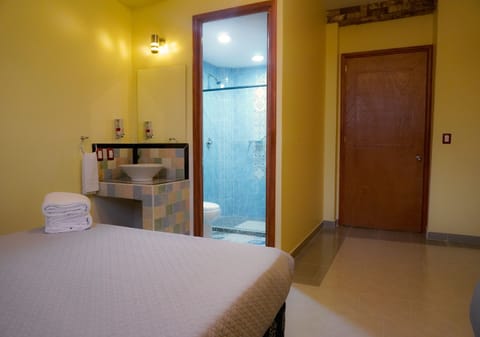 Traditional Room, 2 Queen Beds | Bed sheets