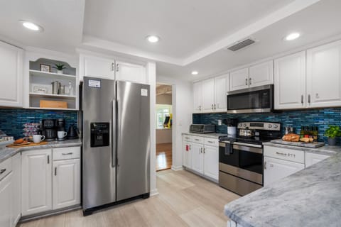 Fully stocked chef’s kitchen — ideal for seafood boils and holiday meals.