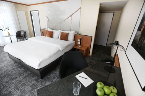 Standard Double Room | In-room safe, desk, soundproofing, iron/ironing board