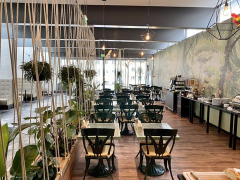 Daily continental breakfast (CHF 15 per person)