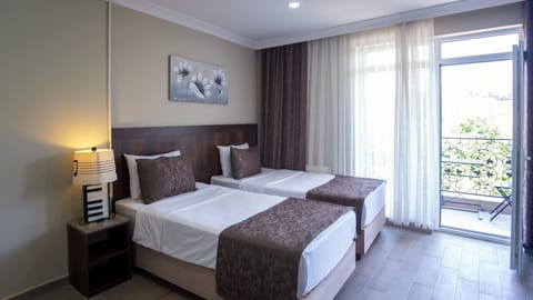 Twin Room, Balcony | Free minibar items, in-room safe, desk, laptop workspace