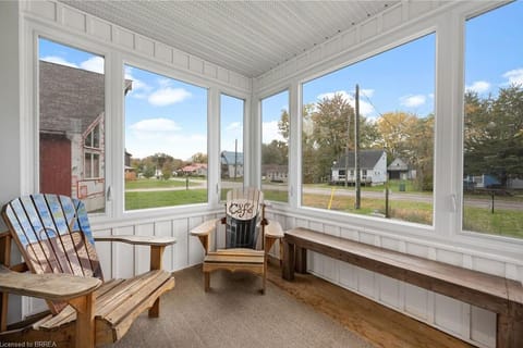 Front entrance sun room