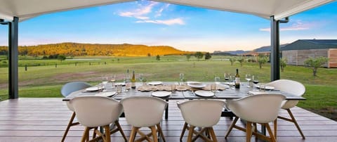 House luxury hunter valley back deck dining mountain views
