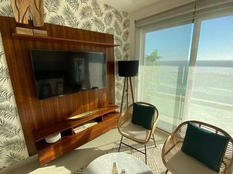 Comfort Condo | Living area