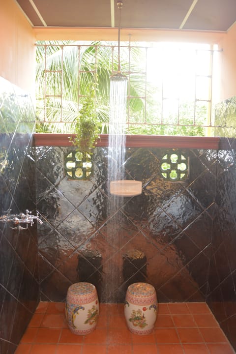 Standard Room | Bathroom | Shower, free toiletries, hair dryer, slippers