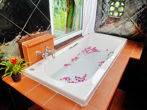 Superior Room | Deep soaking bathtub