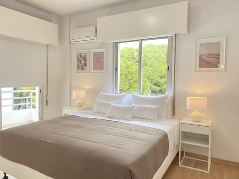Luxury Apartment | 3 bedrooms, in-room safe, iron/ironing board, WiFi (free)