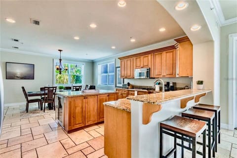 Large Kitchen with Breakfast bar