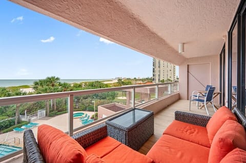 Private balcony with views of the gulf!
