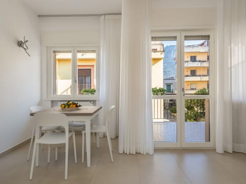 Comfort Apartment | Dining room