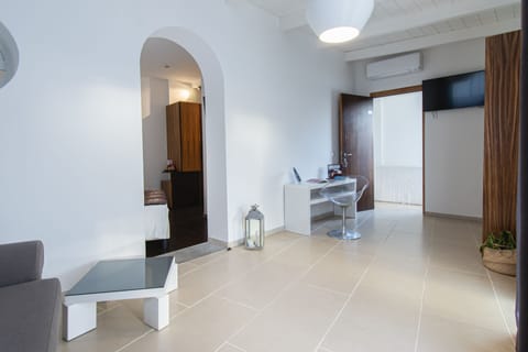 Junior Suite Executive | Living area | 33-inch LED TV with digital channels, TV