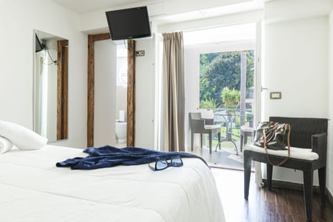 Camera Quadrupla Classic con finestra | Frette Italian sheets, premium bedding, down comforters, minibar