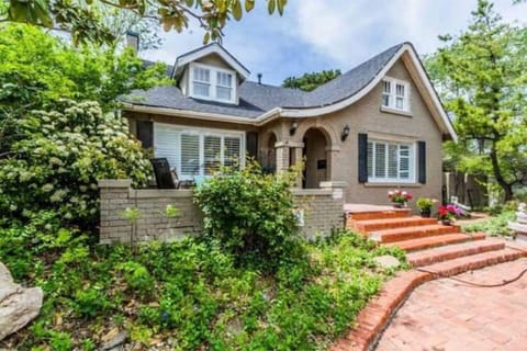 Front with Circle Drive