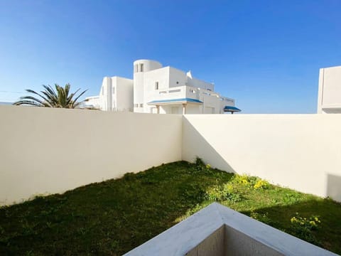 House, 2 Bedrooms, Smoking, Balcony | Garden