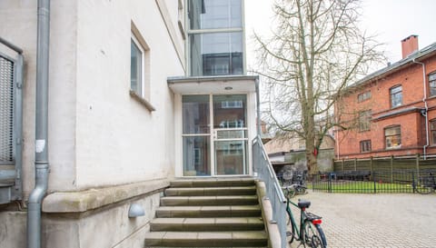 Apartment, 2 Bedrooms, Balcony | Front of property