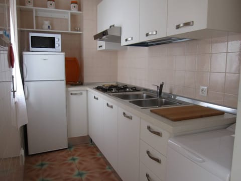 Apartment, 1 Bedroom, Balcony, Garden View | Interior