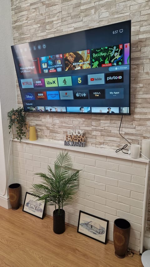 Apartment, 1 Bedroom | Living room