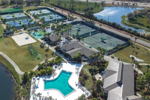 Bird’s-eye view of the Lakeside community pool & academy tennis facilities.