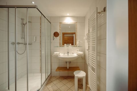 Classic Room | Bathroom | Free toiletries, hair dryer, bathrobes, slippers