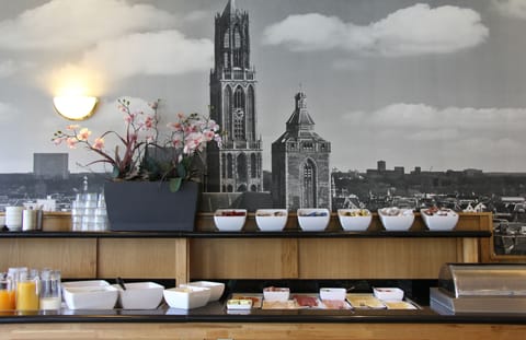 Daily buffet breakfast (EUR 18.25 per person)