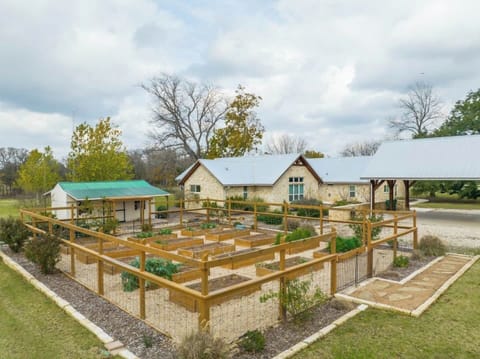 Charming Private Retreat Ideal for Groups